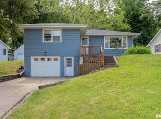 2027 Harrison Dr, Clinton, IA 52732