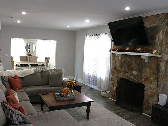 3rd image of 3549 Union Ave