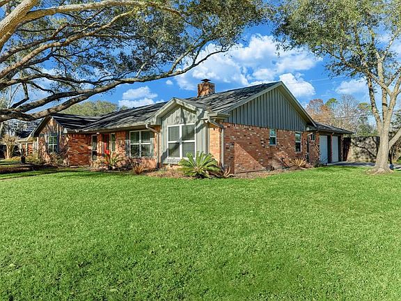 2nd image of 909 Merriman Ct