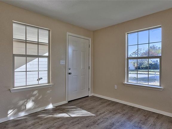 4th image of 5020 Locke Ave