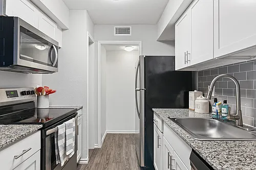 The Broadway Apartment Homes Photo 1