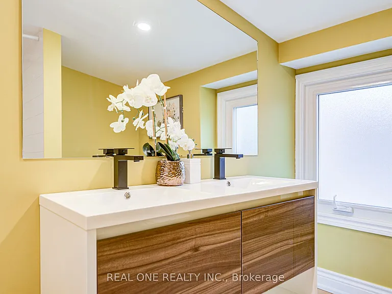 4052 Saint James Ave — Photo 34