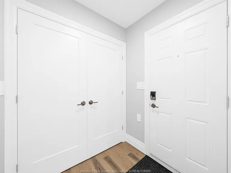 675 Bedford St #B — Photo 12
