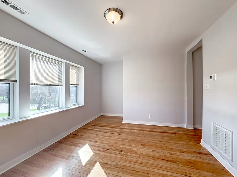 5610 N Western Ave #302 — Photo 17