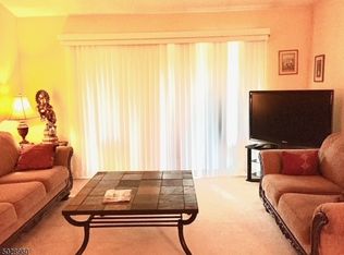 118 Crabapple Ln #118, Franklin Park, NJ 08823