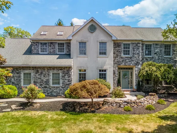 30 Scotland Dr, Reading, PA 19606