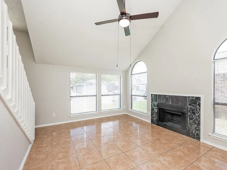 2728 Oak Bend Ln — Photo 5