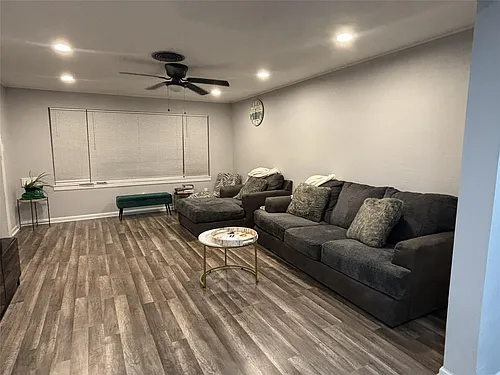 4014 Farmer St Photo 1