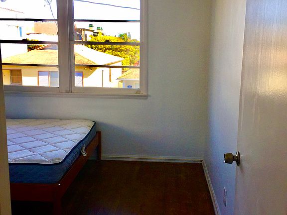 5th image of 245 27th St #245