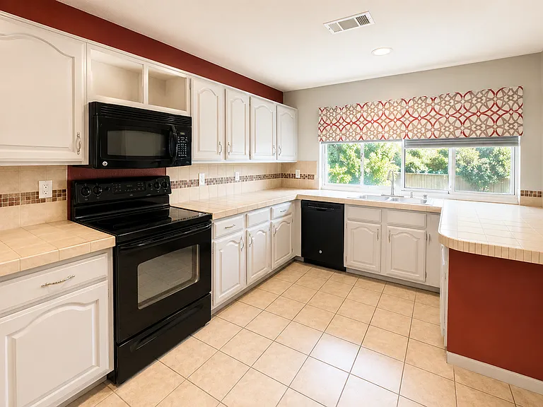 2304 Chinaberry Dr — Photo 6