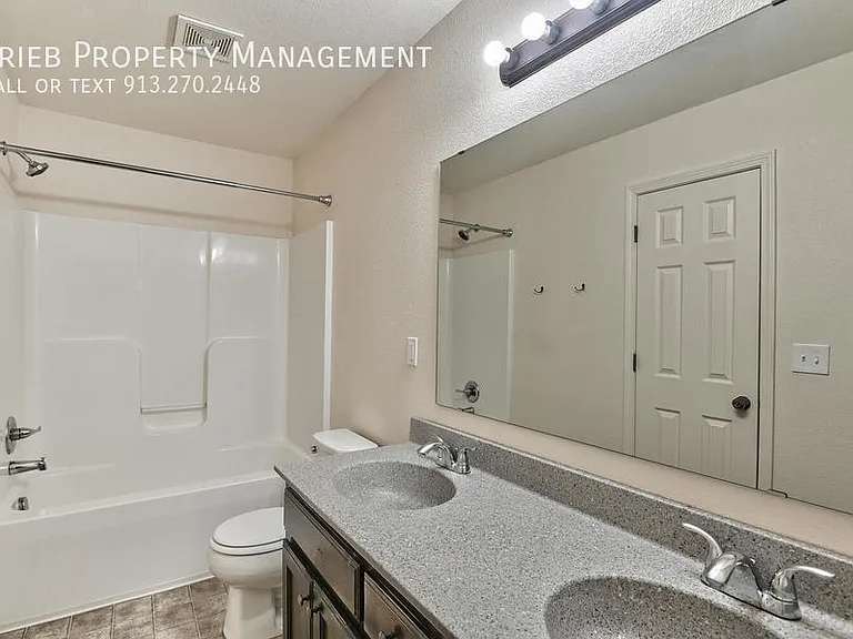 2076 S 137th St — Photo 8