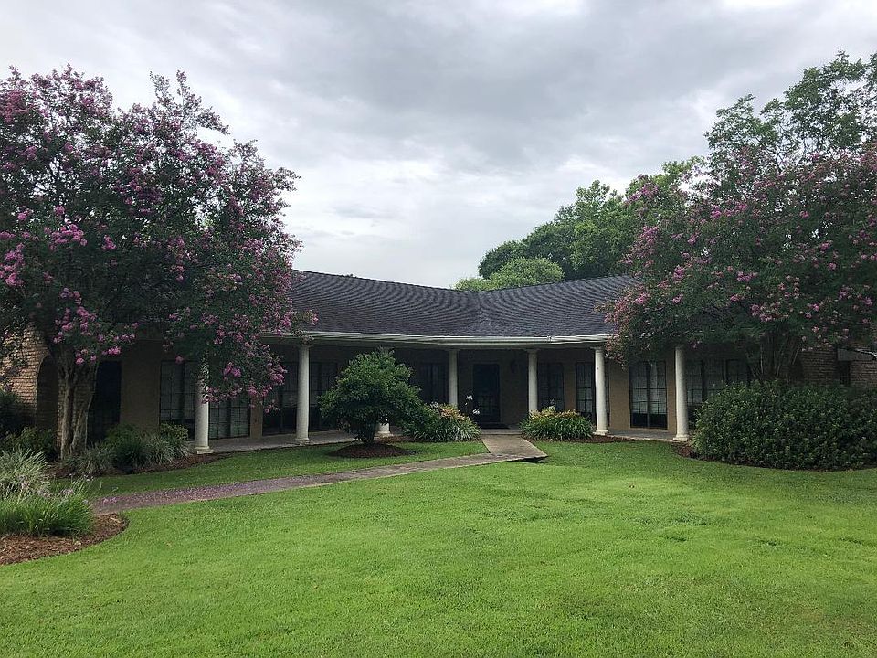2nd image of 605 Shirley St
