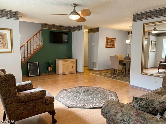 3rd image of 28 Rutgers Dr