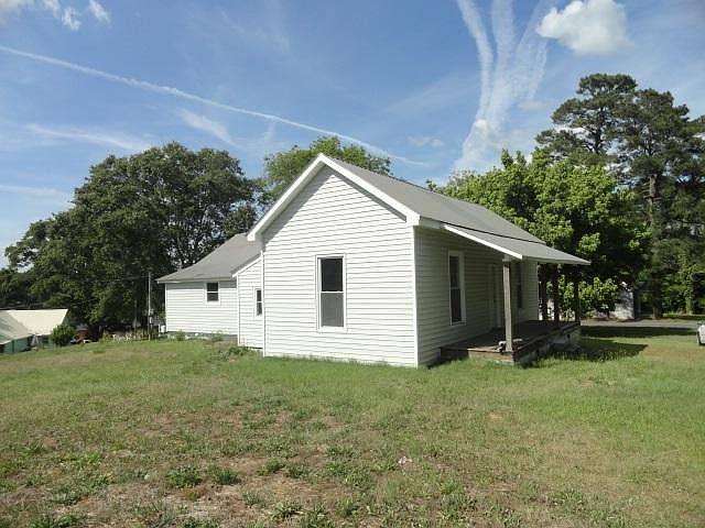 2nd image of 102 Spivey St