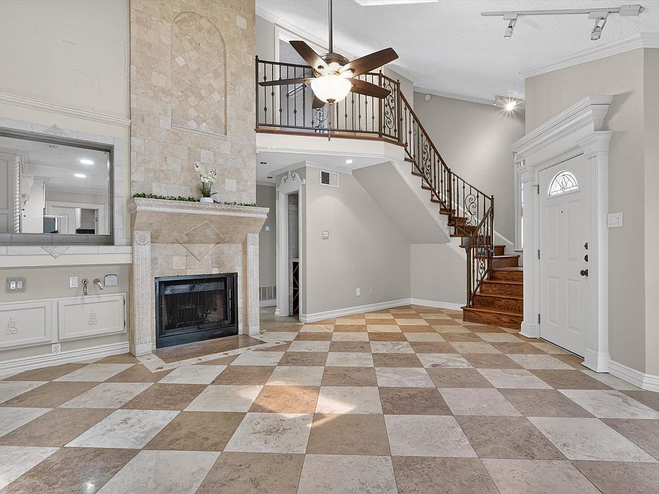 1st image of 272 Lodge Rd