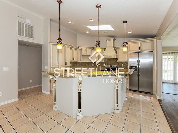 5th image of 1306 E Huntington Dr