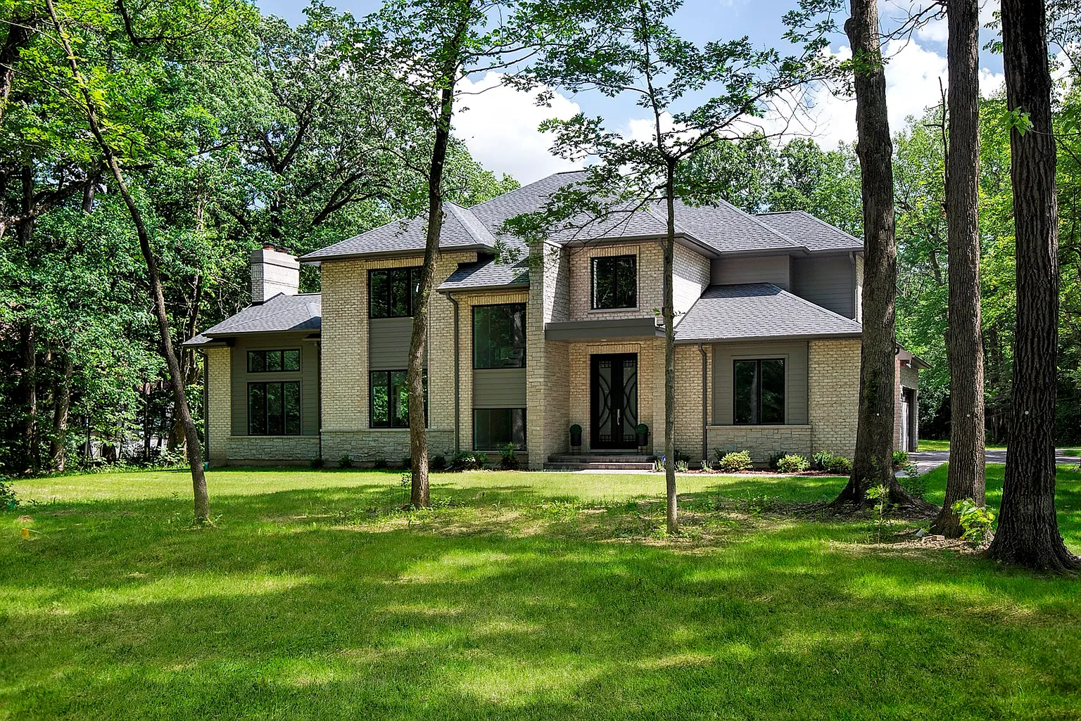 9 Julie Ln photo 1