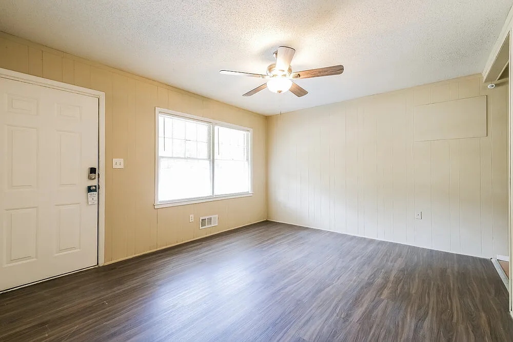 3 bed, 1.5 bath, 1098 sqft, $1,515 — Photo 4