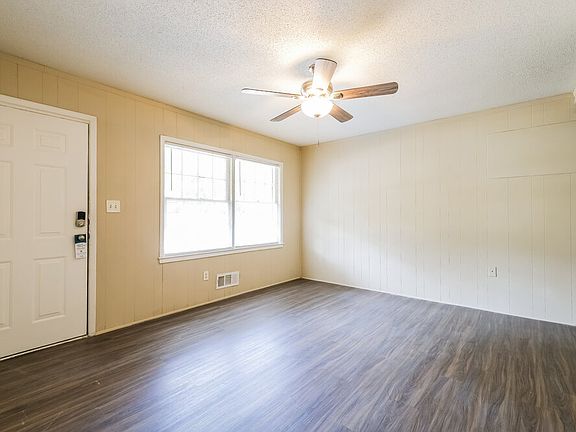 4th image of 8216 Saxon Ct