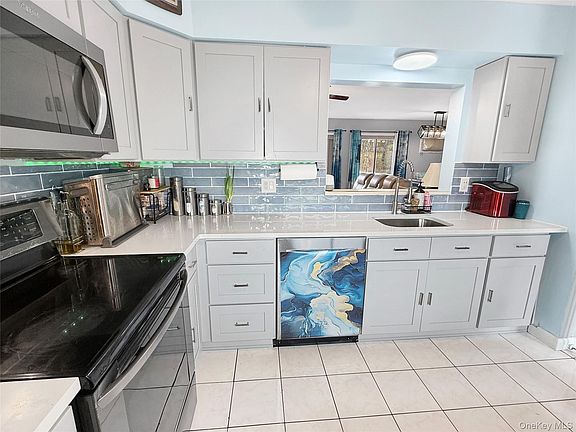 4th image of 5007 Chelsea Cove N