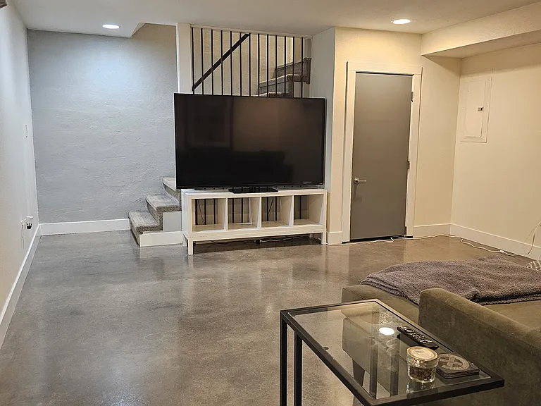 825 N Baldwin St — Photo 20