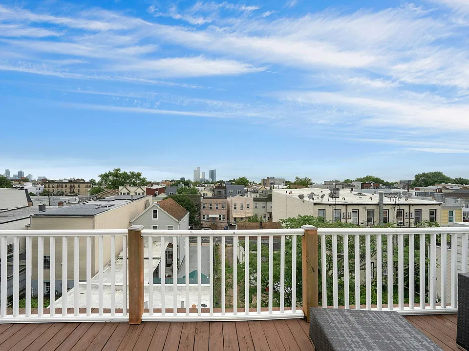 67 Bleecker St #2
