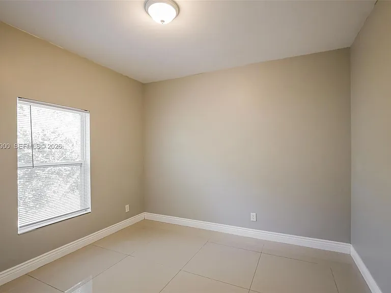 2835 NW 14th St — Photo 12