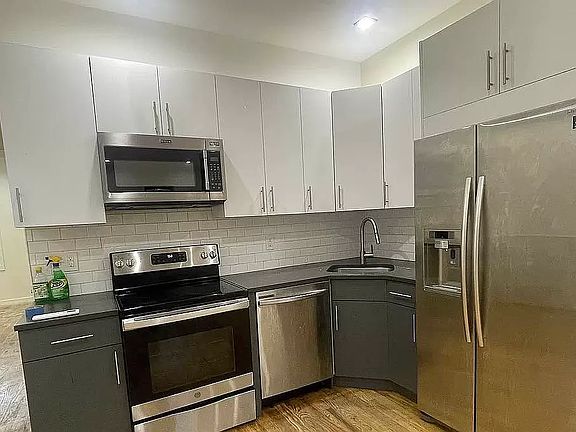 4th image of 972 Rogers Ave #2