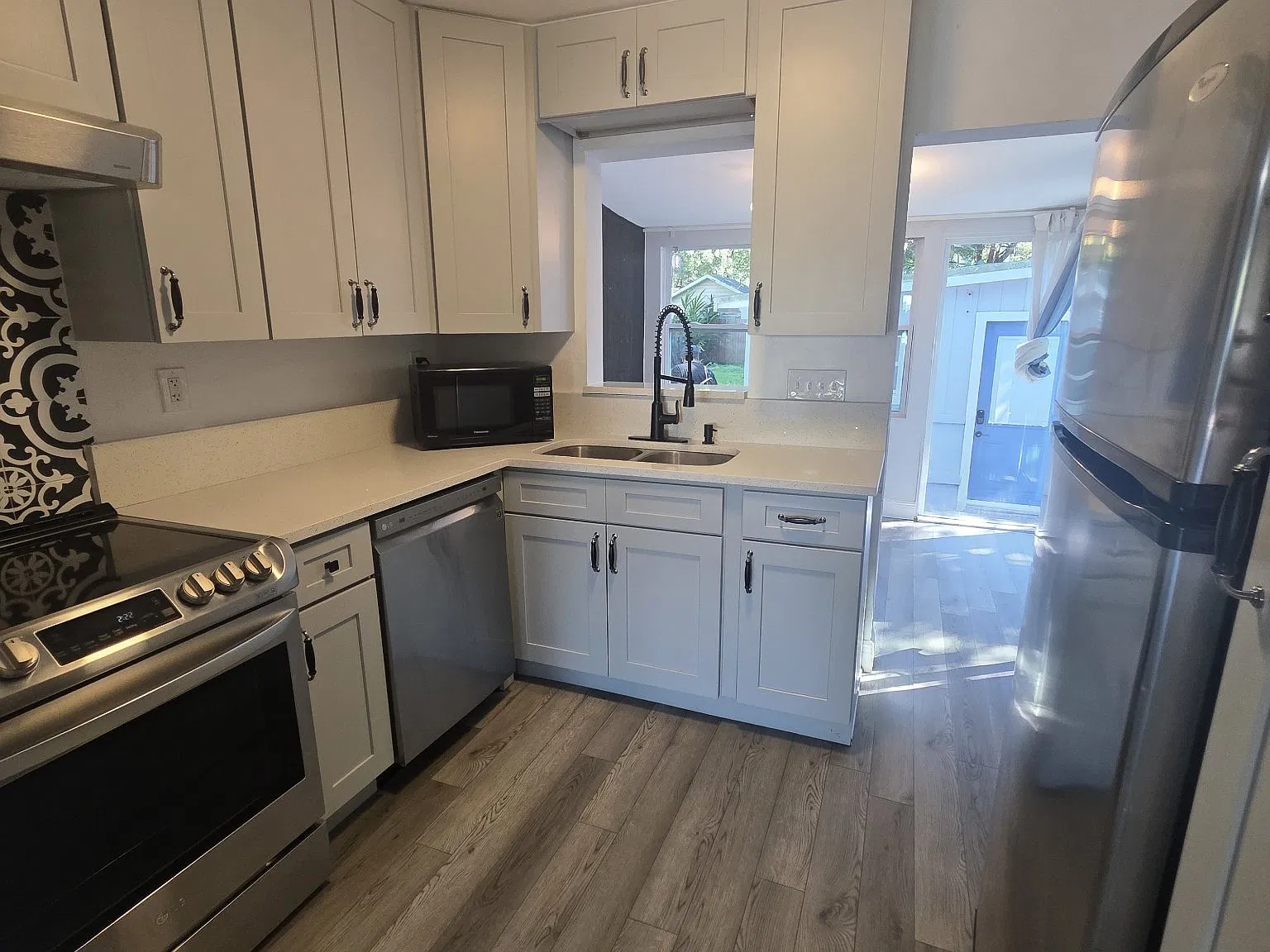 919 E Flora St — Photo 3
