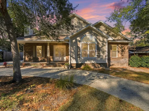 266 Florida Ave, Valparaiso, FL 32580