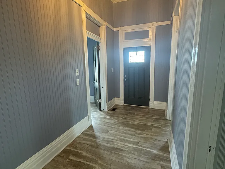 27 Ashland Ave — Photo 6