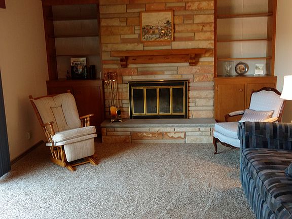 Fireplace in family room, op