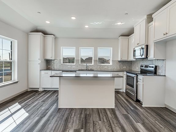 3rd image of 5105 Community St