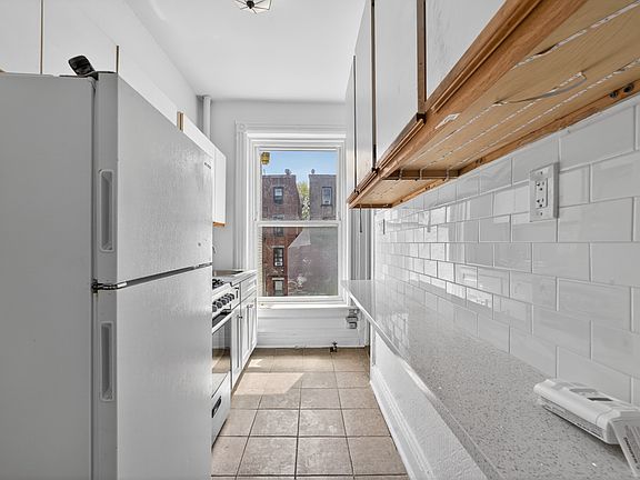 2nd image of 330 Lafayette Ave #3