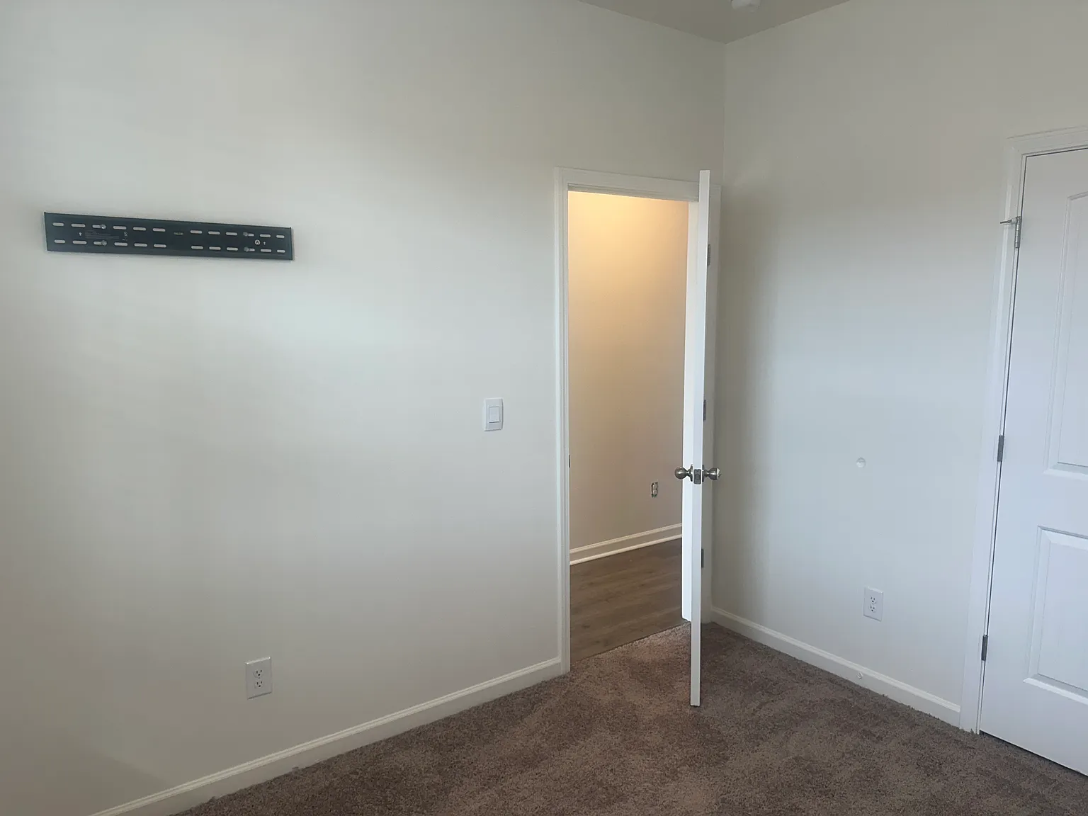 3 bed, 2.5 bath, 1363 sqft, $1,850 — Photo 2