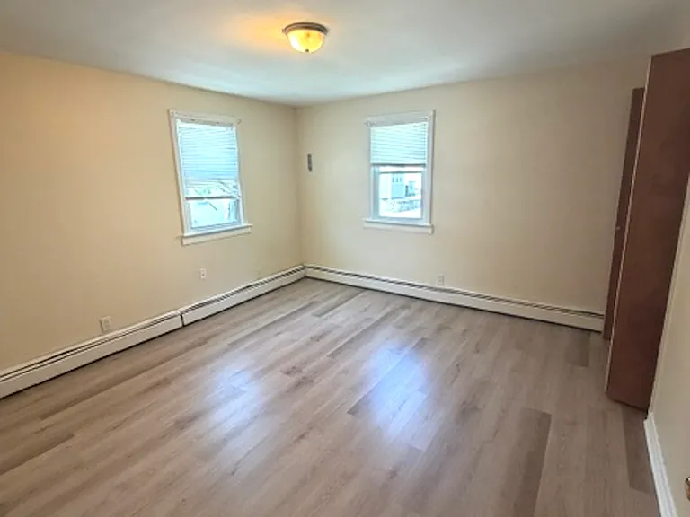 27 Zone St #2L — Photo 4
