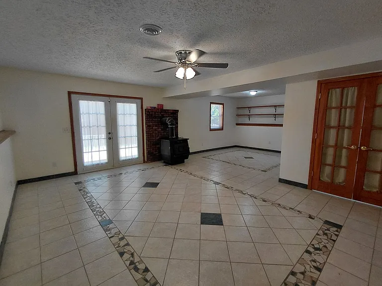 109 Vaughan Ct — Photo 13