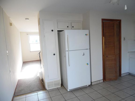 4th image of 230 Clinton Heights Ave