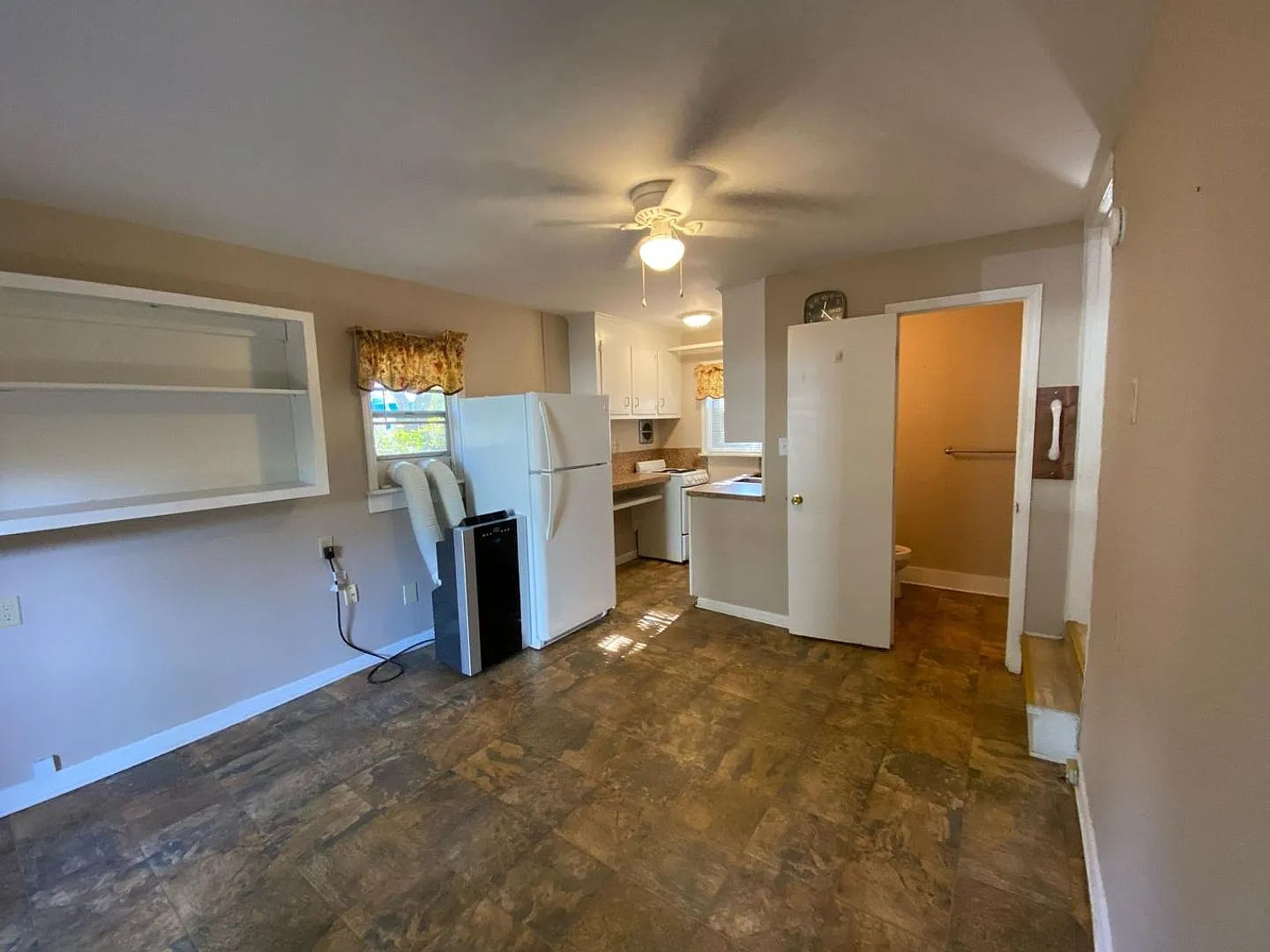 Charming Cottage for Long Term Rent - Near Downtown Charleston, SC — Photo 3