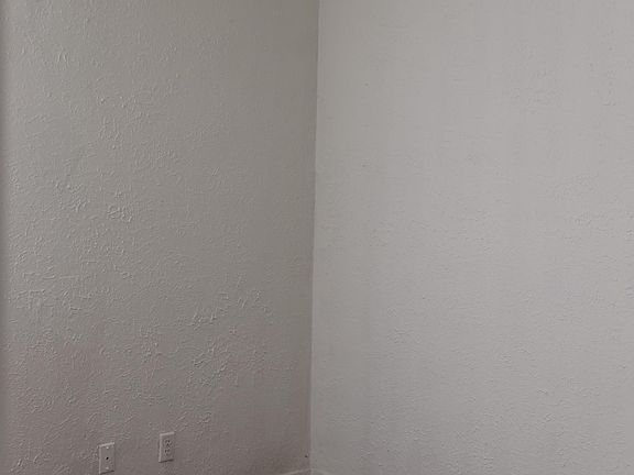 5th image of 9605 Chesterfield Dr