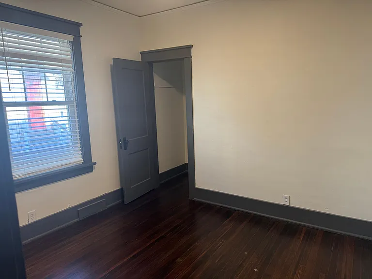 521 S 35th St — Photo 12