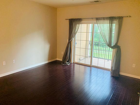 3rd image of 523 Doral Ct