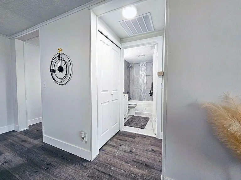 Pine Grove Apartments — Photo 19