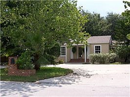 1342 Sasoon Avenue From The Street