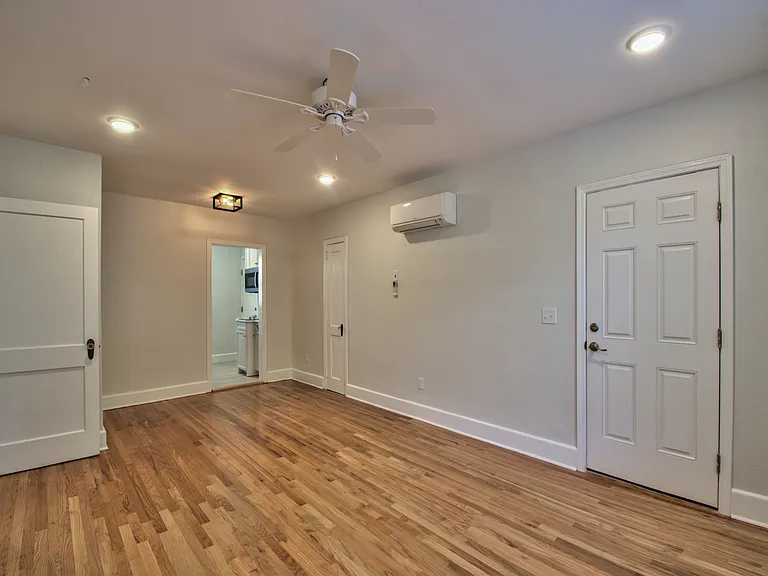 500 E College Ave #G — Photo 8