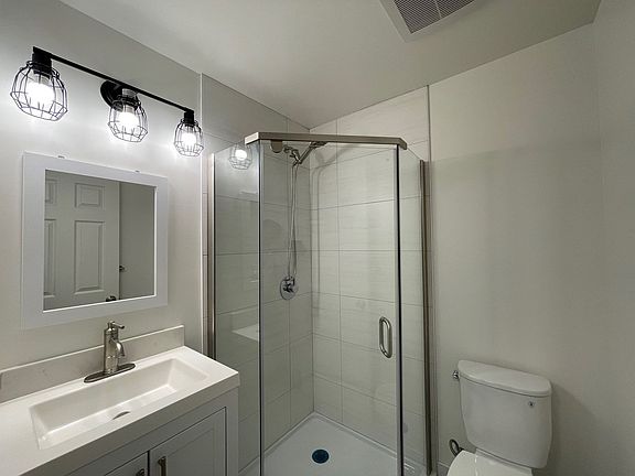 4th image of 225A Aspen Ave #0
