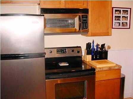 3rd image of 908 Boylston St