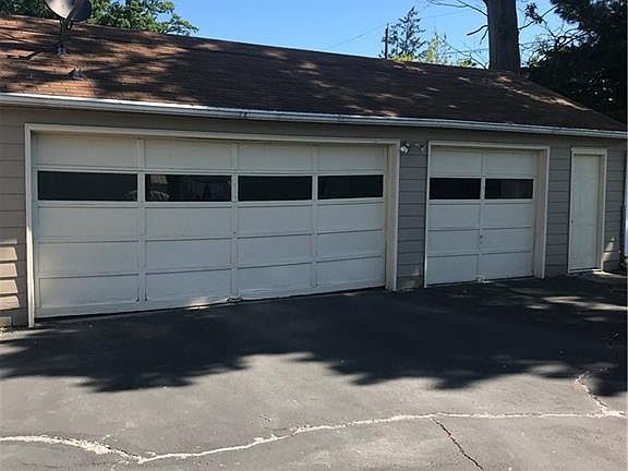 3rd image of 335 Oak Knoll Ave SE