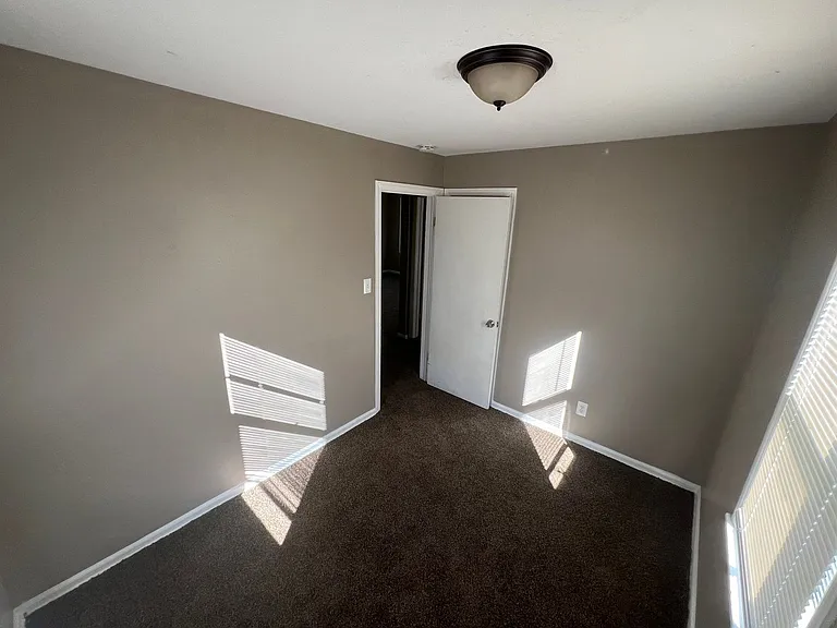 3701 N Whitney Ave — Photo 18