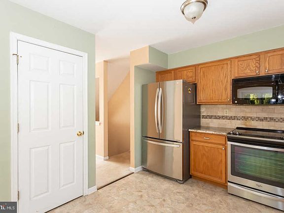5th image of 47 Pinckney Dr